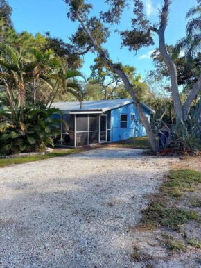 Manatee Spacious Updated On River 1 Mi to Beach Kit W&D